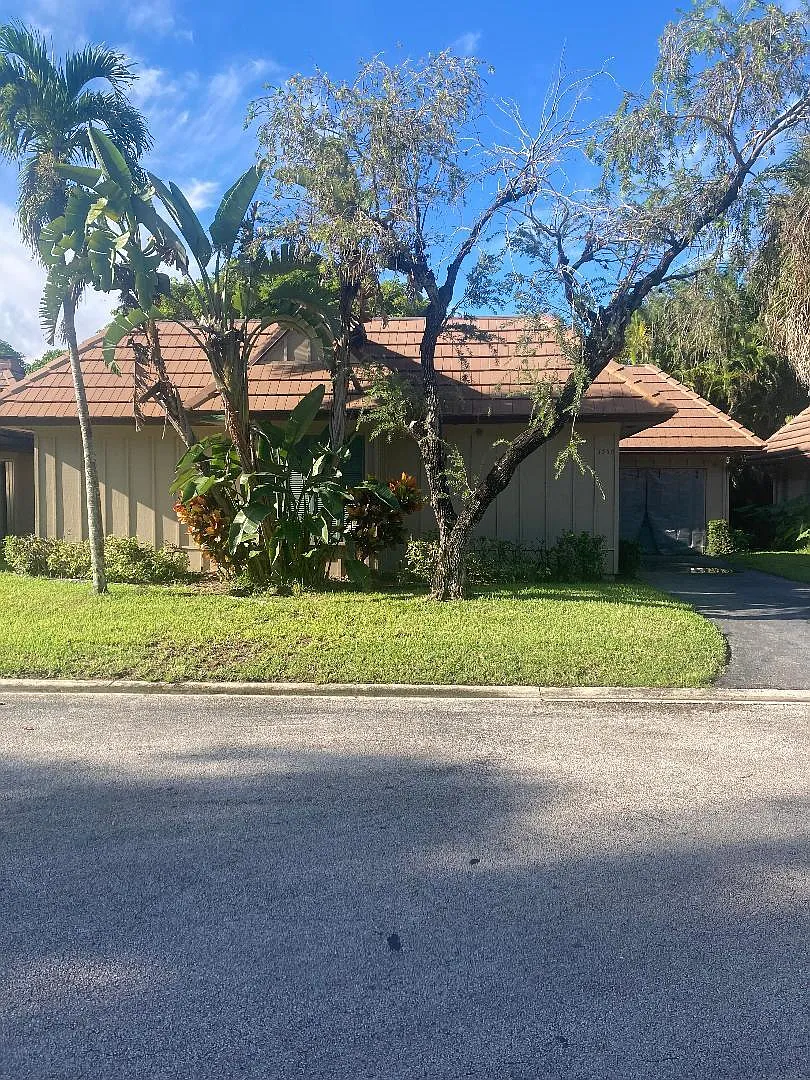 3 bed, 2.0 bath, 1737 sqft, $2,900 — Photo 2