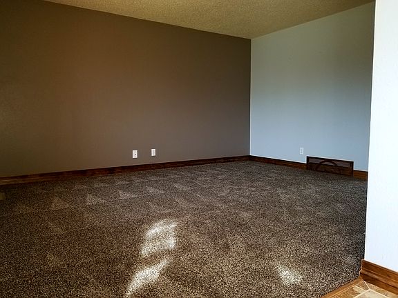 5th image of 812 Aspen Ln