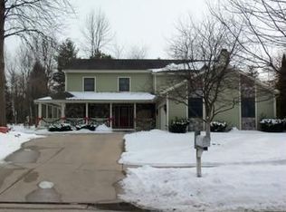1412 Peppermill Cir, Midland, MI 48642