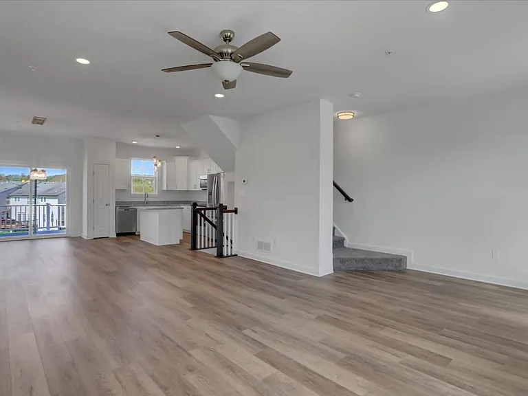 12435-12441 Jackson Ave — Photo 17
