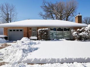 717 Golf Rd, Waukegan, IL 60087