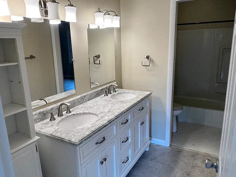 110 Doral Ct — Photo 16