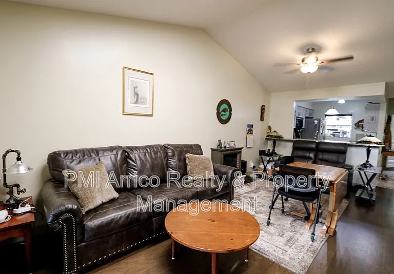 323 Knottwood Ct — Photo 16