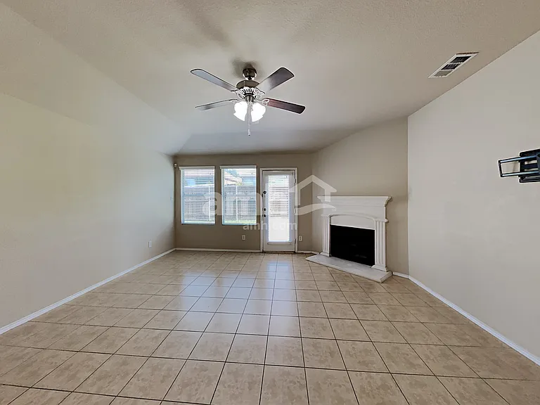 866 Fannin Dr — Photo 8