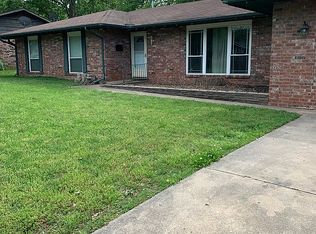 902 S 11th St, Rogers, AR 72756