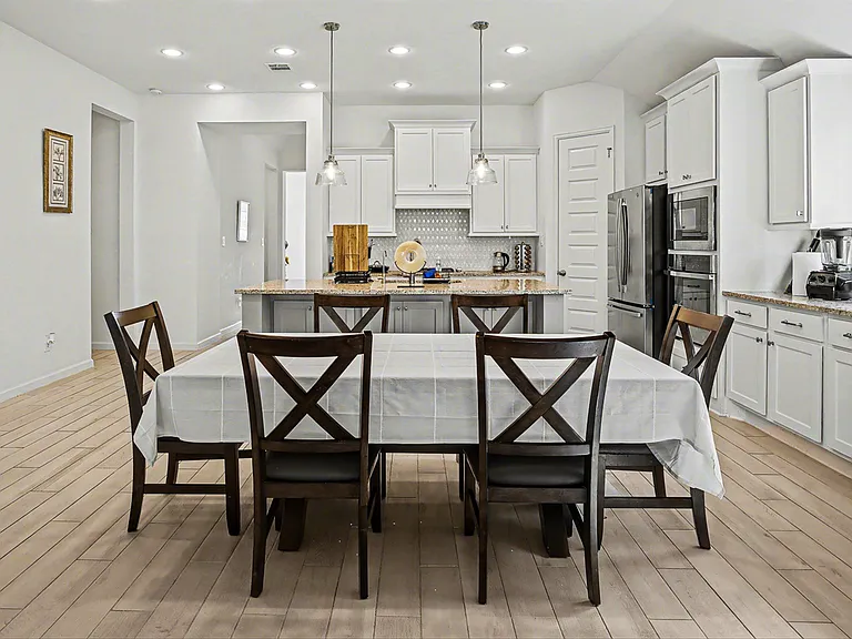 5610 Vintage Oaks Ln — Photo 11