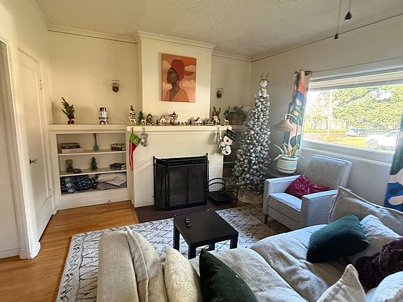 4th image of 1036 N Ainsworth St