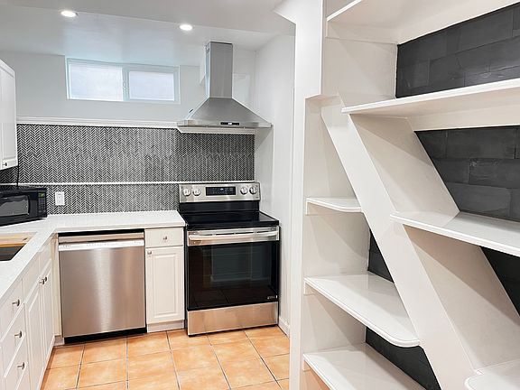 3rd image of 4711 Troy Ln #4713