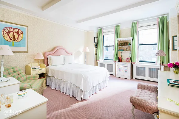 Sold by Sotheby's International Realty | media 32