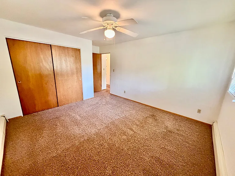 Spacious 2 Bedroom 1 Bathroom! — Photo 9