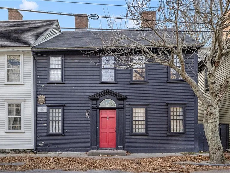 73 Thames St #B — Photo 1