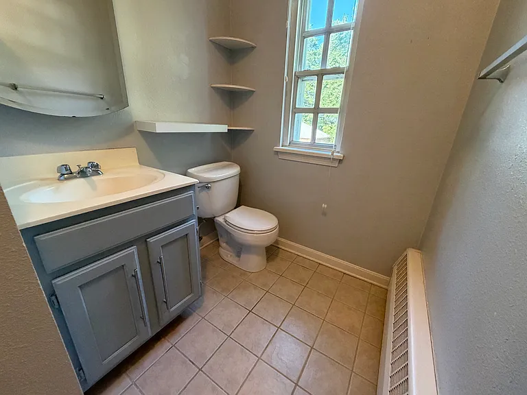18 Bates St #E — Photo 12