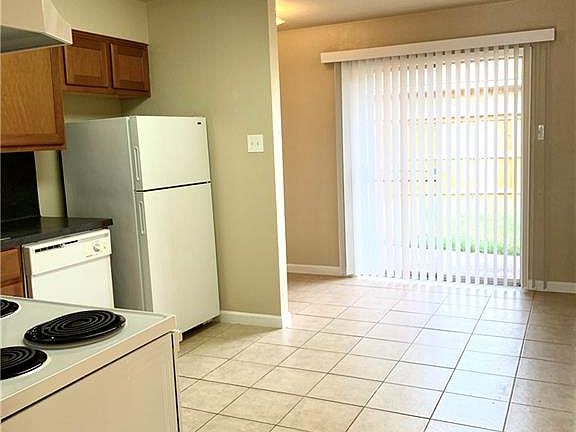 3rd image of 1612 Mossglenn Cir