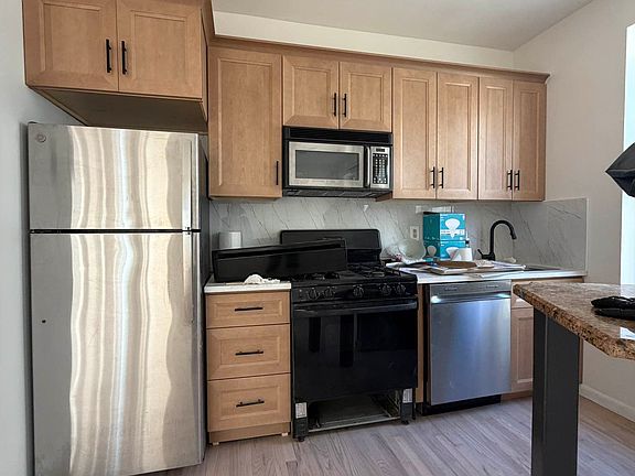 2nd image of 2902 24th Ave APT 4