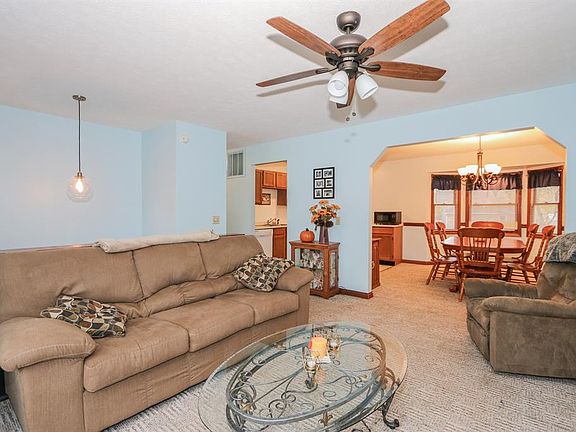5th image of 10 Maplewood Ct