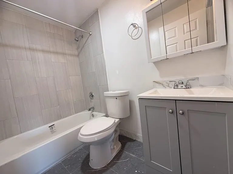 26 Clarence St #2 — Photo 10