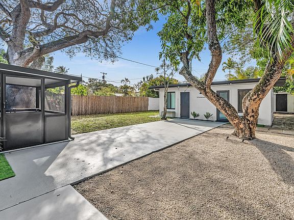 3rd image of 316 SW 21 Street