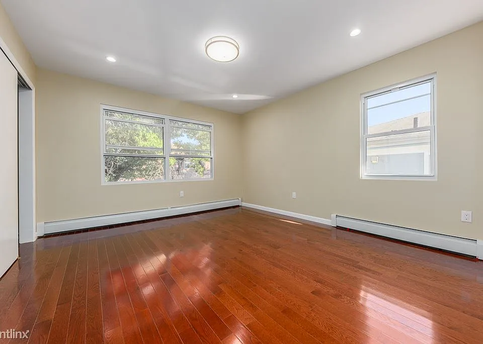 1792 E 48th St-03
