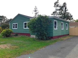 54 Robinson Dr, Shirley, NY 11967