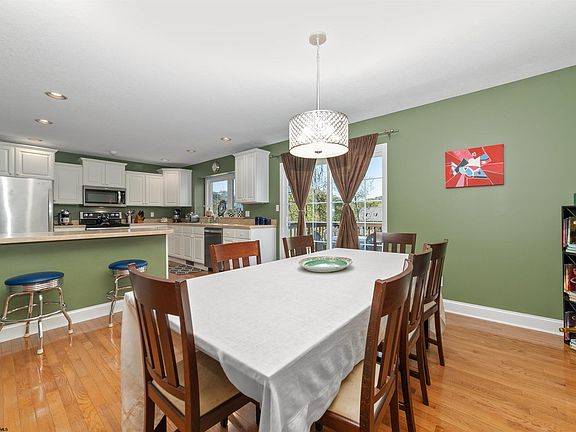 4th image of 919 Ashton Pl