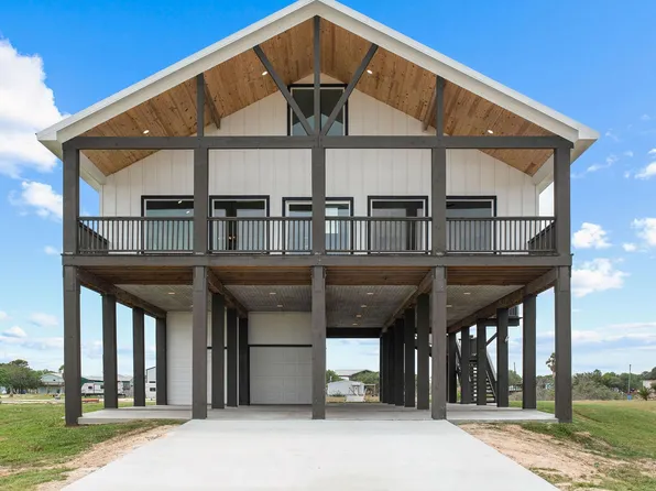 809 W Taylor Ave, Port O Connor, TX 77982