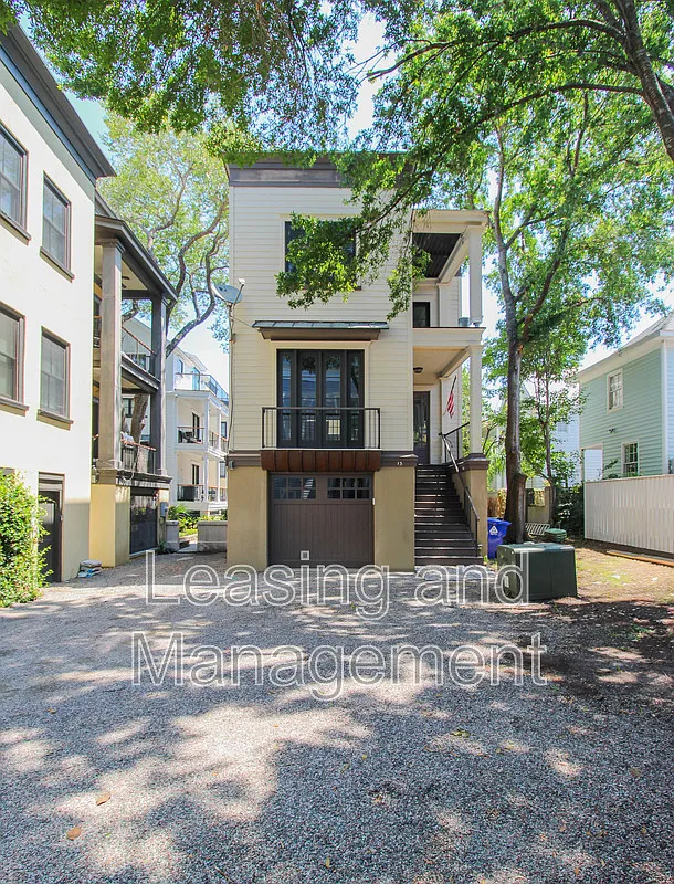 2 bed, 1.5 bath, 1026 sqft, $3,900 — Photo 1