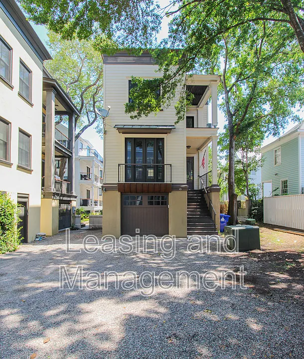 13 Corinne St