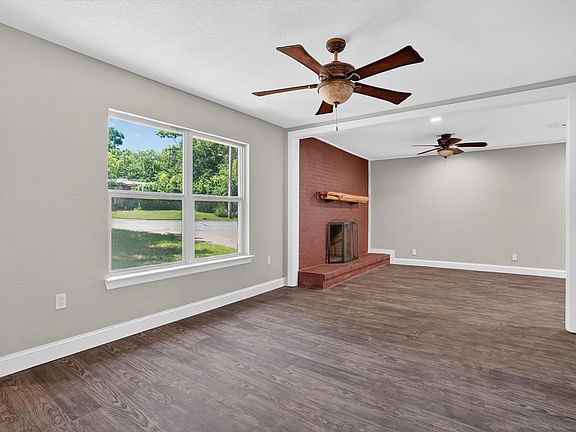 5th image of 102 Live Oak Ln