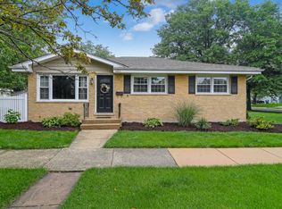 1015 E Evergreen St, Wheaton, IL 60187