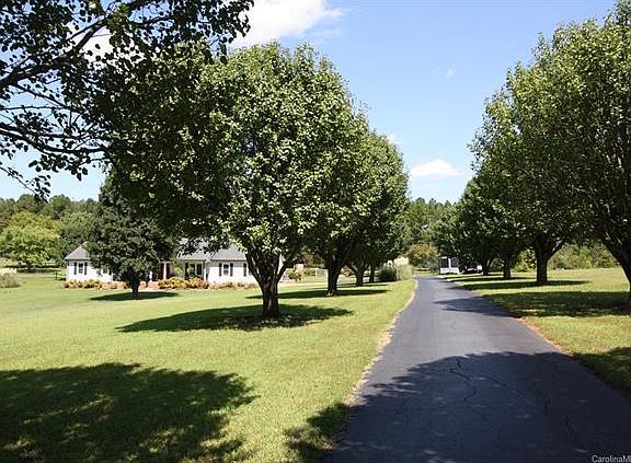 3rd image of 142 Country Way Dr