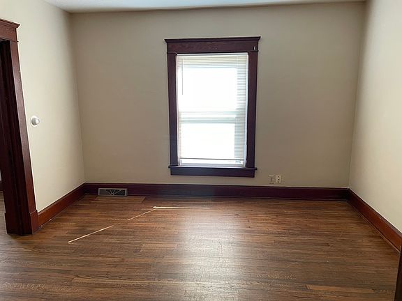 5th image of 35 Florence Ave
