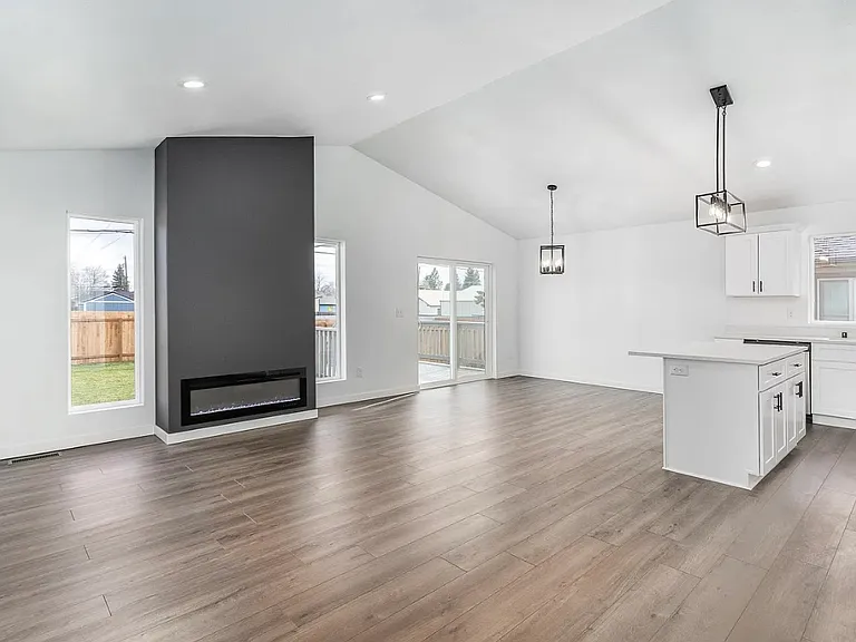1020 E Decatur Ave — Photo 8