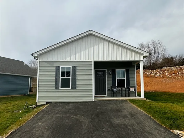 26 Triple Crown Dr, Lexington, VA 24450