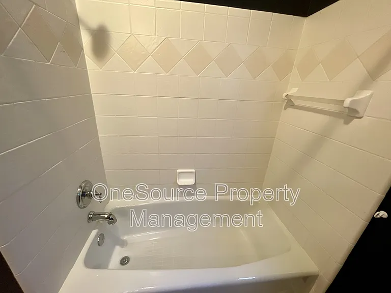 979 Watersview Dr — Photo 27