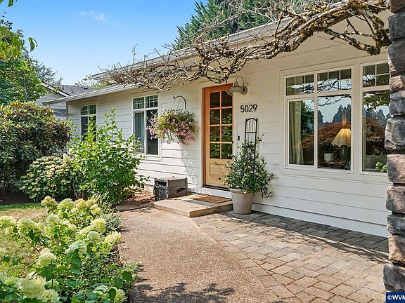 3rd image of 5029 Geoff St S