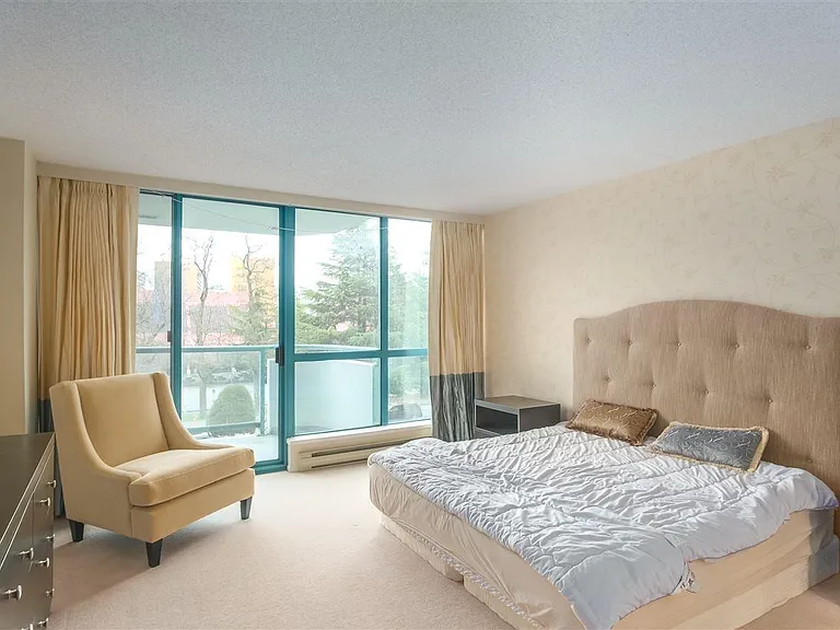 7500 Granville Ave #405 — Photo 7