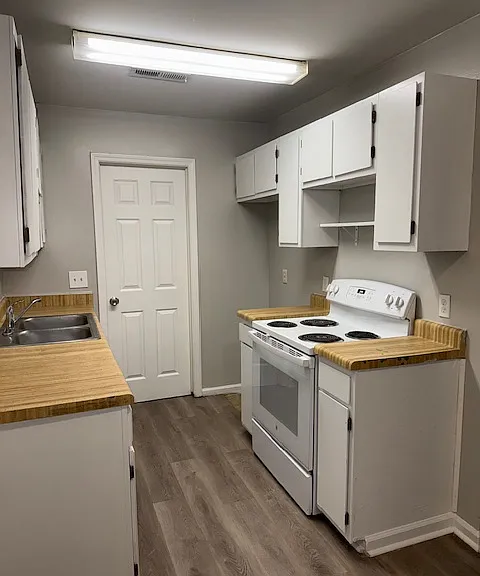 111 Susan Dr #B — Photo 2