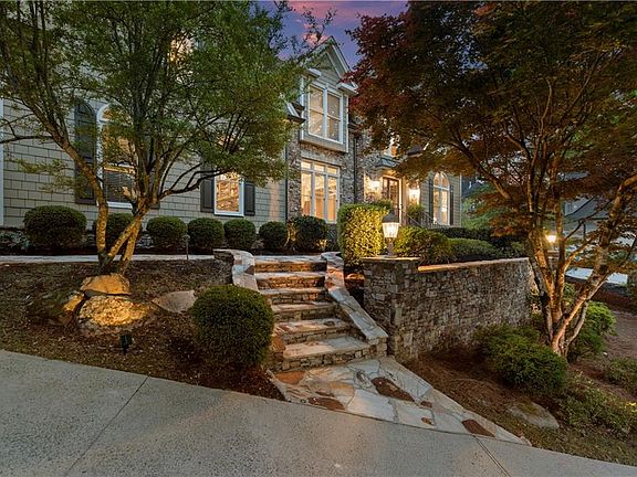 2nd image of 2407 Edgemere Ct