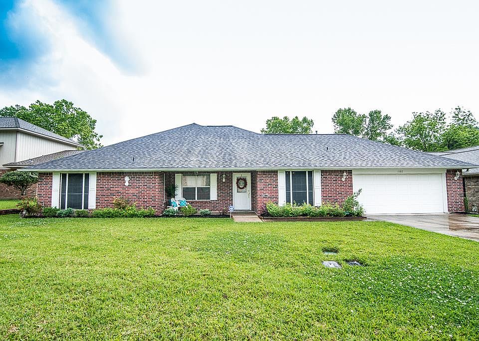 1st image of 1107 Lakeside Dr