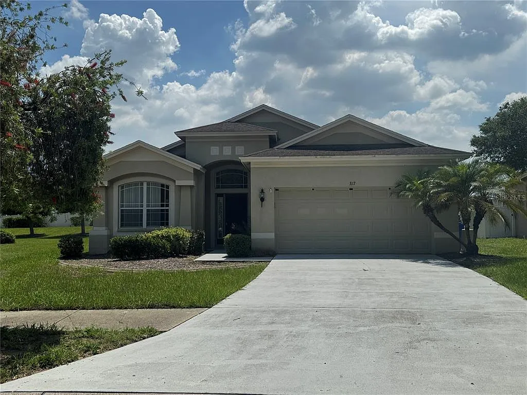 3 bed, 2.0 bath, 1757 sqft, $2,315 — Photo 2