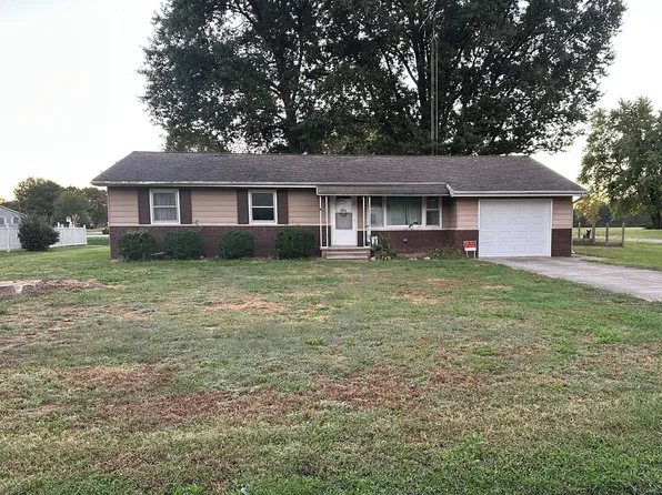 311 S Lewis St, Raymond, IL 62560