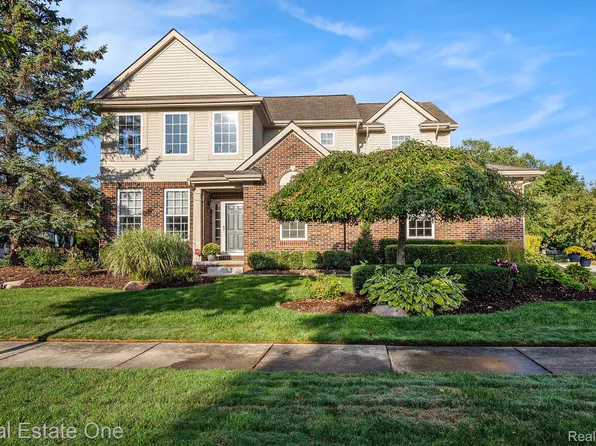 1771 Four Seasons Dr, Howell, MI 48843