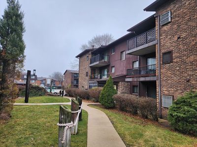 60 Pier Dr APT 103, Westmont, IL, 60559