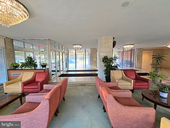 4th image of 10201 Grosvenor Pl APT 527