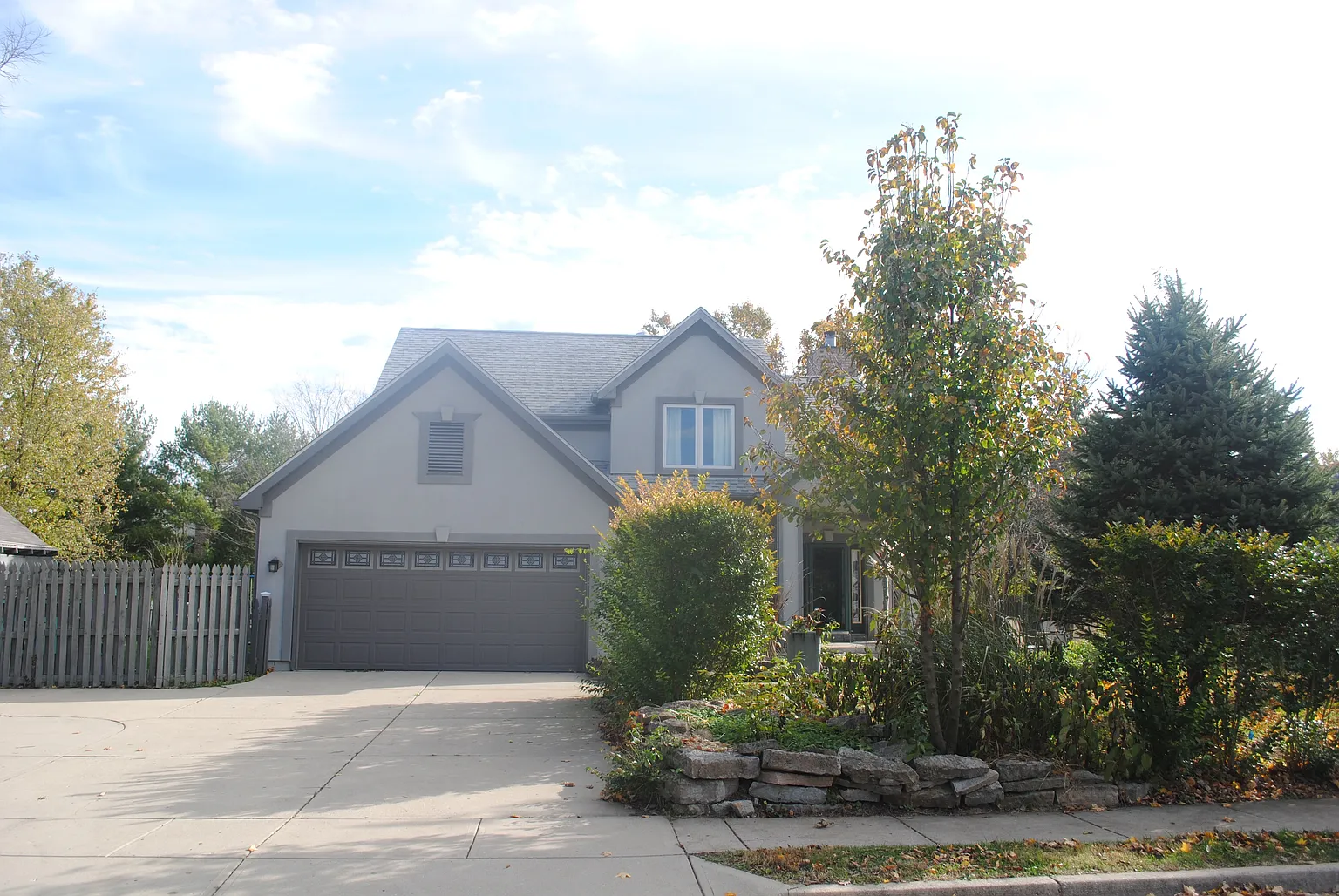 251 King St photo 1