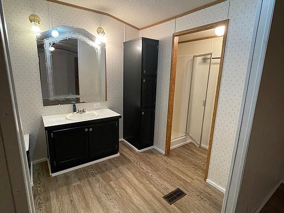 4th image of 7 Illini East St