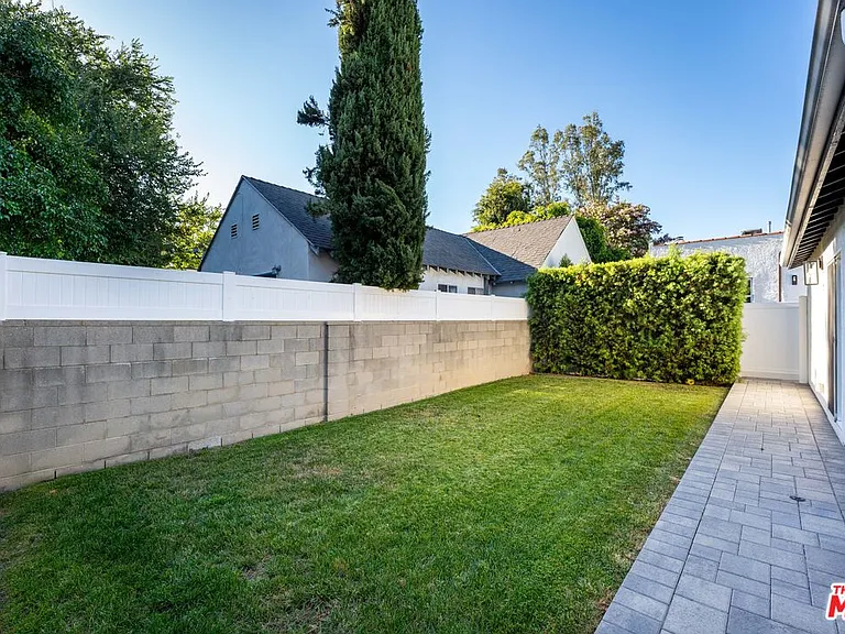 10726 Aqua Vista St — Photo 12