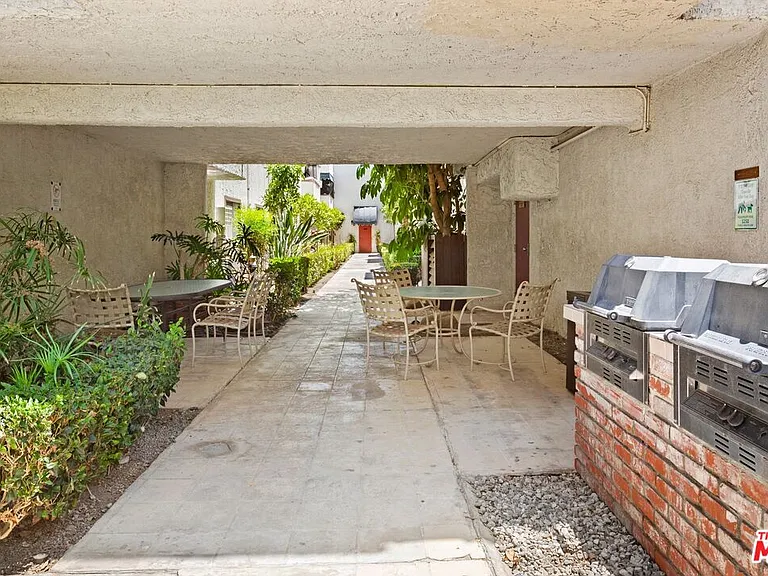 18530 Hatteras St #115 — Photo 14