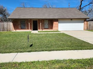 112 Cottonwood St, Lake Jackson, TX 77566