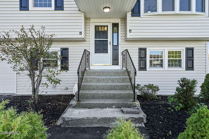 3rd image of 19 Timber Drive